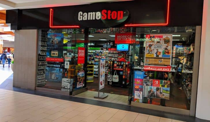 海外のゲームショップの店頭画像。PSNカードの北米版を買うなら現地に行くか、デジタルコードを買うしかありません。