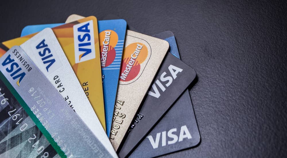 クレジットカードの画像。銘柄はVISAやMastercard。PSNカードの北米版を買うなら必須アイテム。 